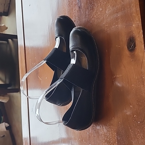 BORN Black Mary Jane Acai size 7 Elastic Band Leather - Picture 2 of 8